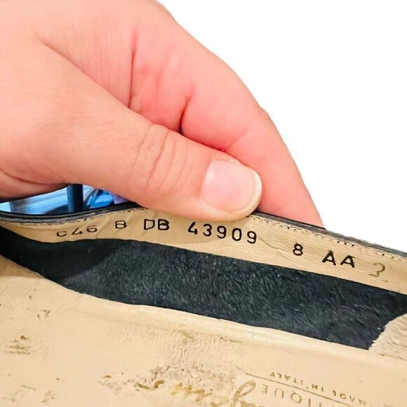 Vintage Salvatore Ferragamo Low Heel Pumps Blue Leather Gold Accent Size 8 AA - Picture 6 of 15